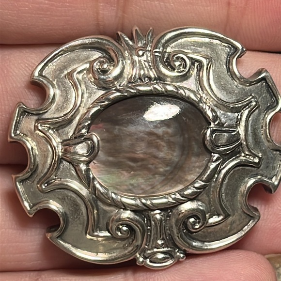 The met 925 sterling pin - Picture 5 of 6